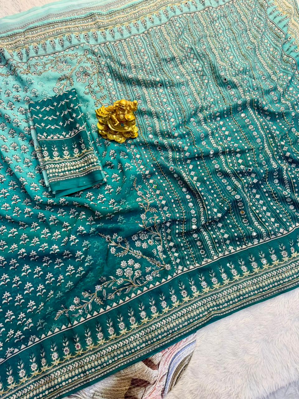Viral georgette kareena kapoor saree
