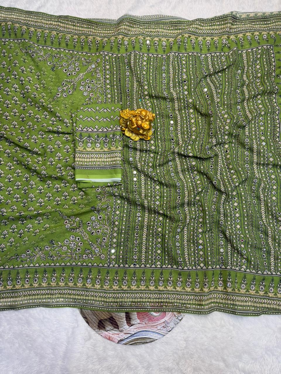 Viral georgette kareena kapoor saree
