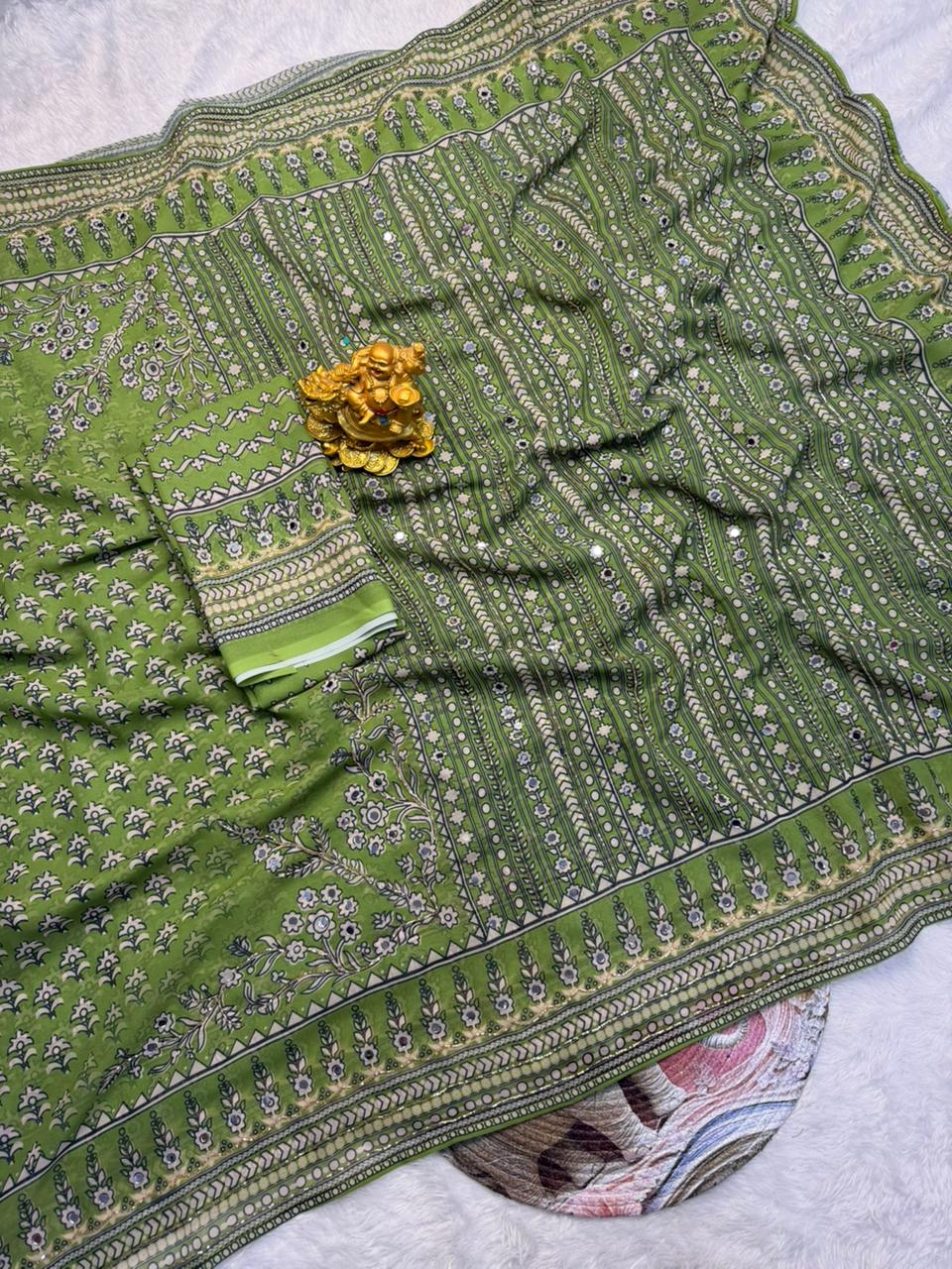 Viral georgette kareena kapoor saree